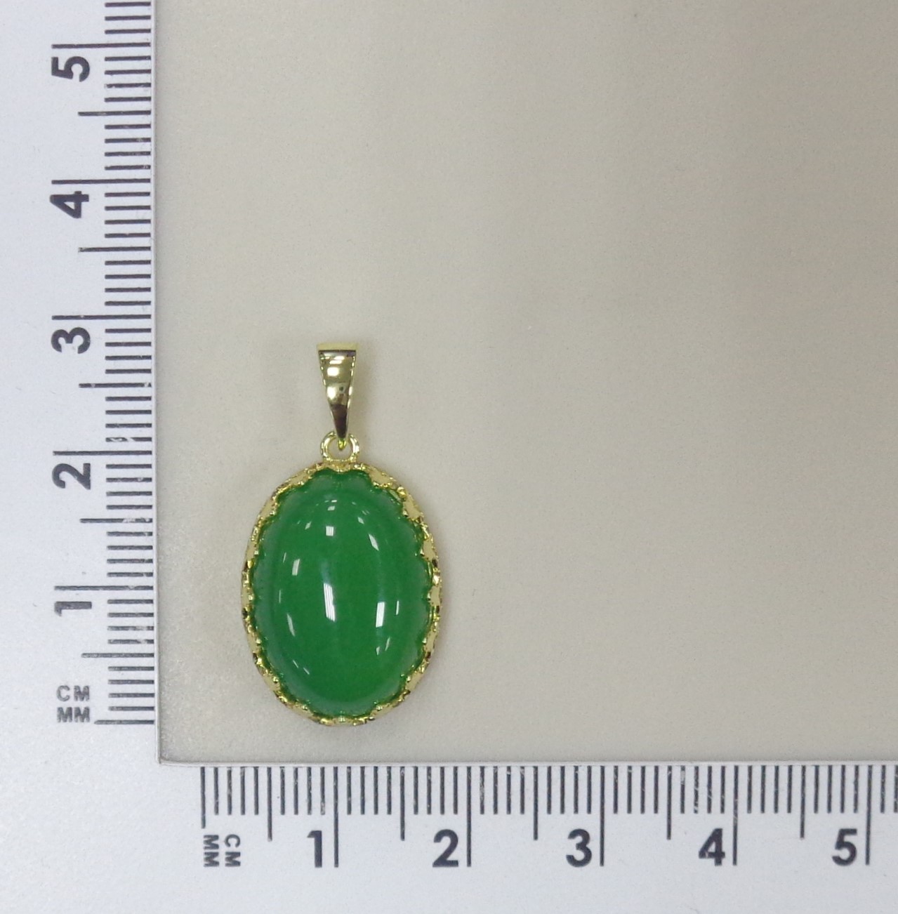 Серебряная подвеска с зеленым халцедоном